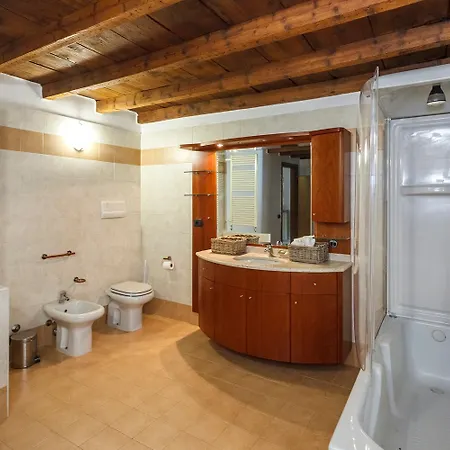 Vila Edificio Storico In Bg Centro Con Area Esterna Privata *